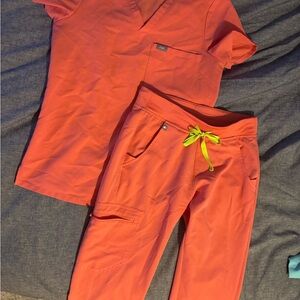 Figs Hot Coral scrub set